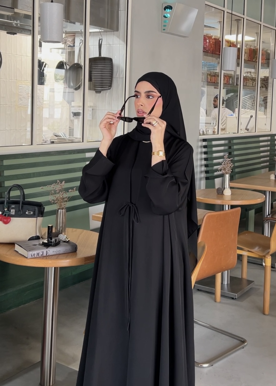Vogue 101 in Silent Black