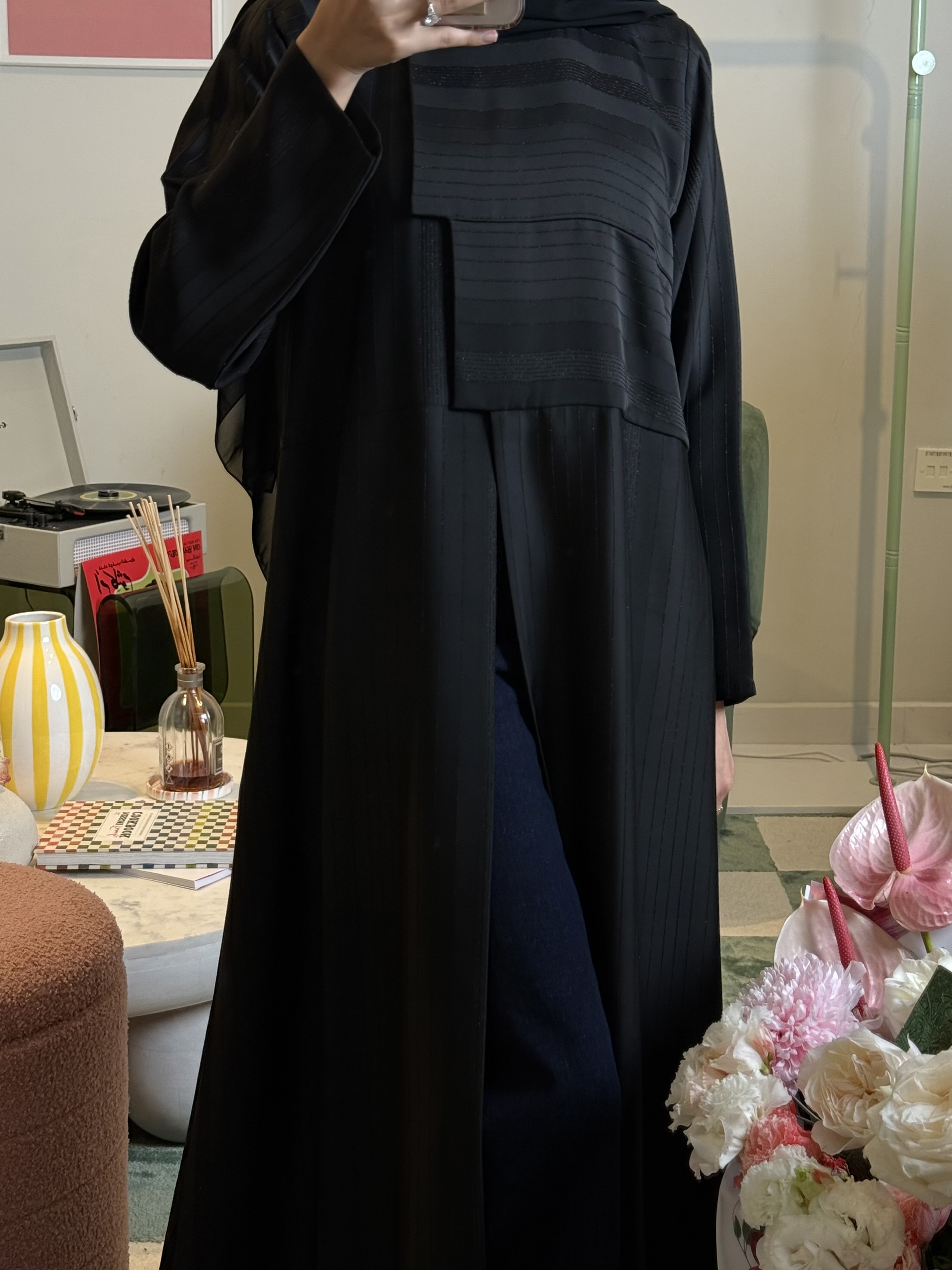 Editorial Edge in silent black